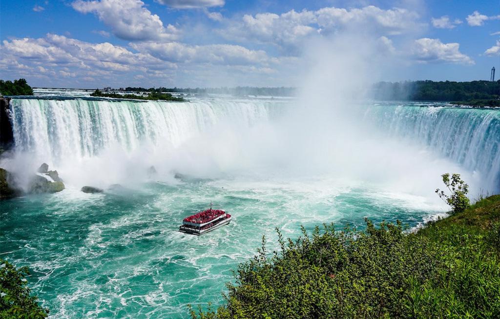 Affordable and Convenient Flat Rate Taxi from Buffalo Airport to Niagara Falls.
