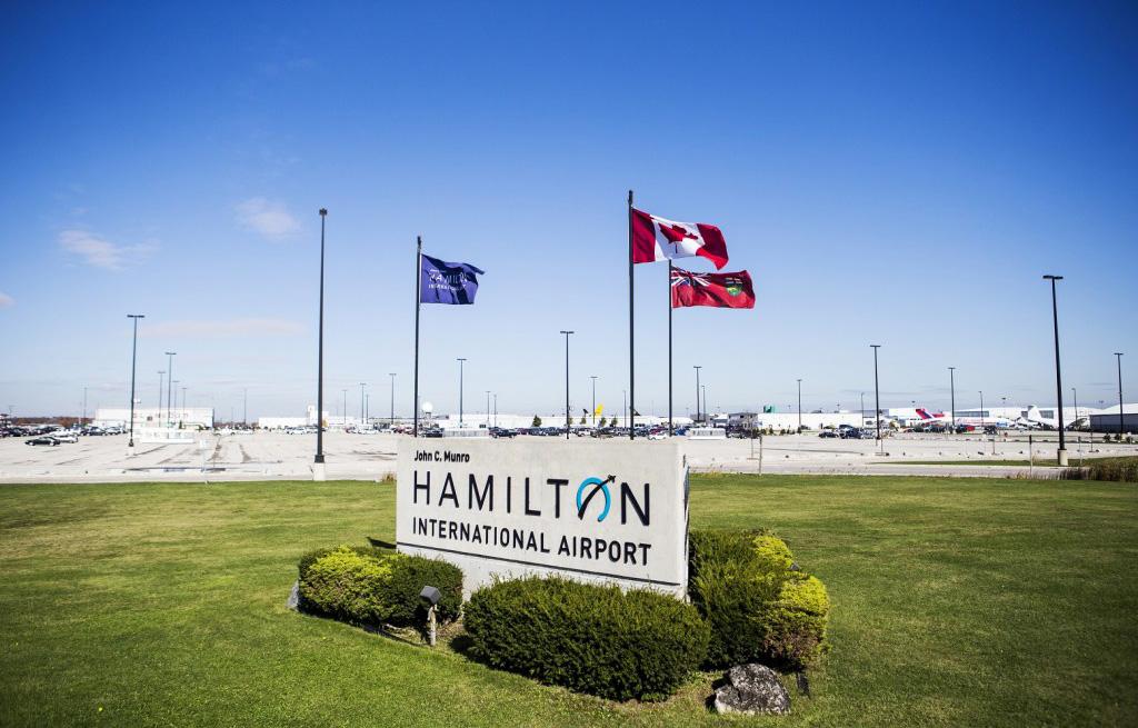 Toronto to Hamilton Airport Flat Rate Taxi: Meet and Greet Included, Book Now!
