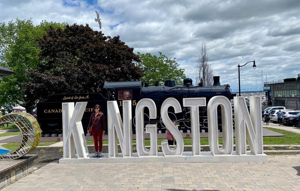 Enjoy a flat-rate airport taxi from Hamilton to Kingston