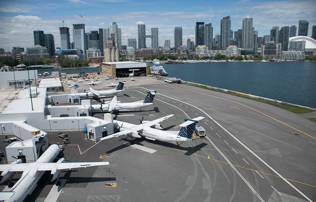 Flat-rate airport taxi service from Hamilton to Island Airport.